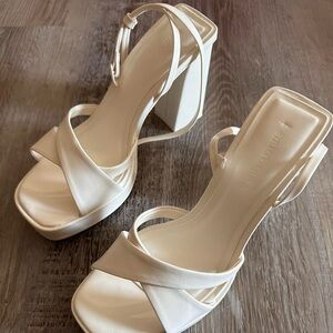 White High Heel Platform 😍